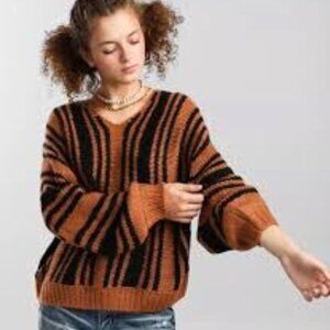 BillaBong Laid Back Black and Orange V-Neck Sweater ** SZ L